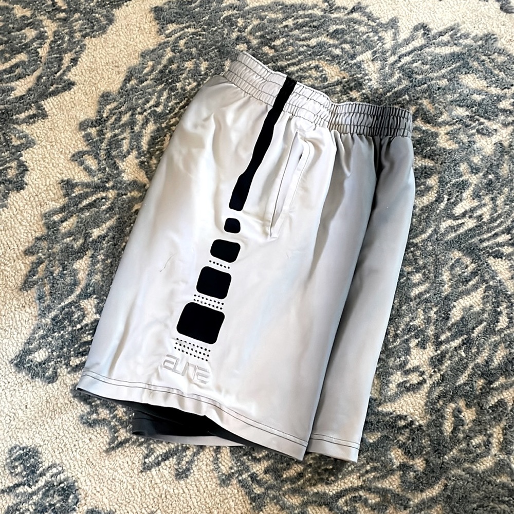 Nike Elite dri-fit shorts medium